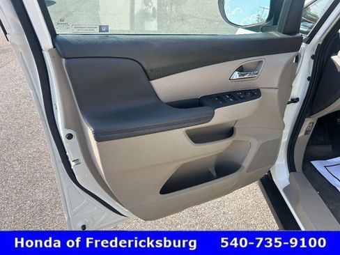 Used 2016 Honda Odyssey SE image 11