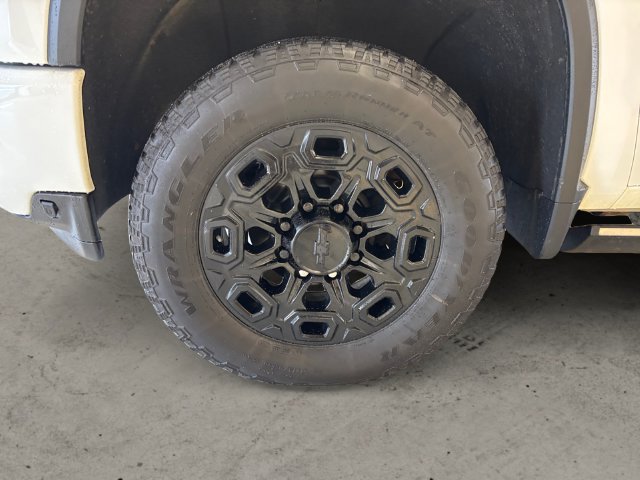 Used 2022 Chevrolet Silverado 2500 High Country w/ Safety Package II AWD/4WD image 15
