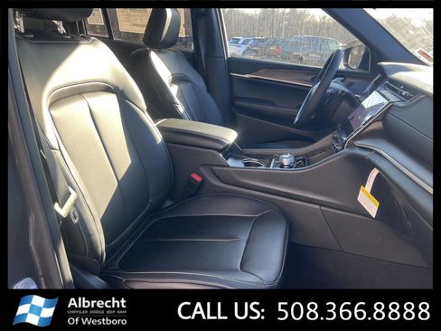 New 2025 Jeep Grand Cherokee Limited image 16