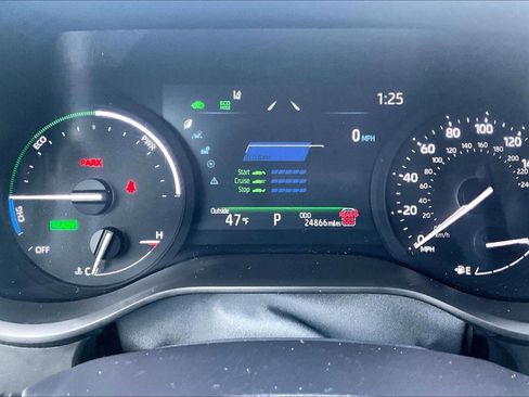 Used 2025 Toyota Sienna LE image 19