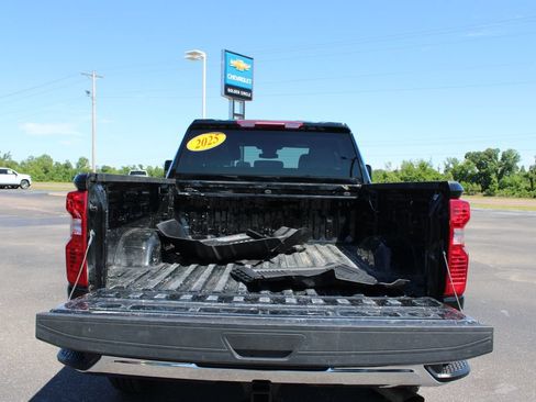 Used 2025 Chevrolet Silverado 2500 LT w/ Convenience Package AWD/4WD image 16