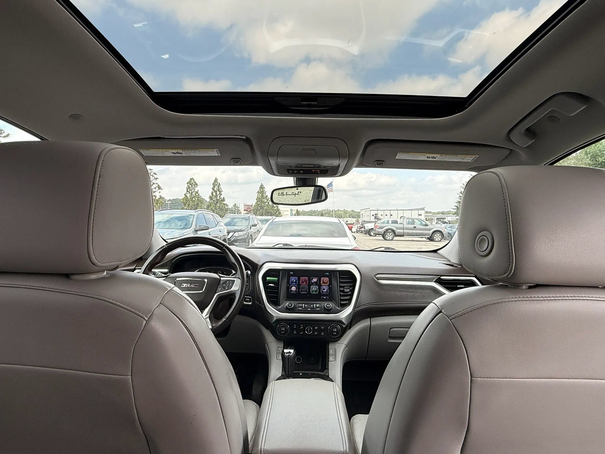 Used 2017 GMC Acadia SLT w/ LPO, Black Accent Package FWD image 23