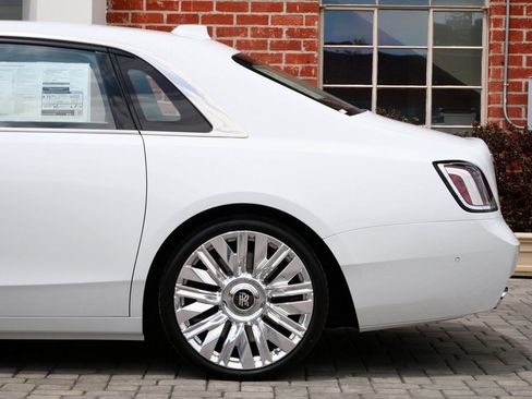 New 2025 Rolls-Royce Ghost image 20