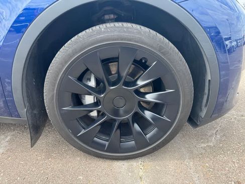 Used 2024 Tesla Model Y Long Range AWD/4WD image 13