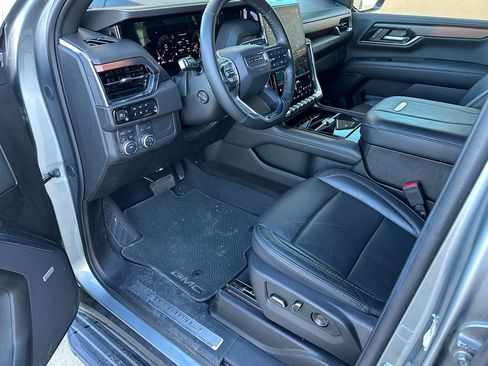 Used 2025 GMC Yukon Denali image 12