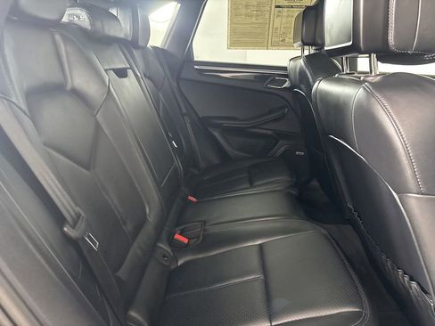 Used 2022 Porsche Macan w/ Premium Package Plus image 27