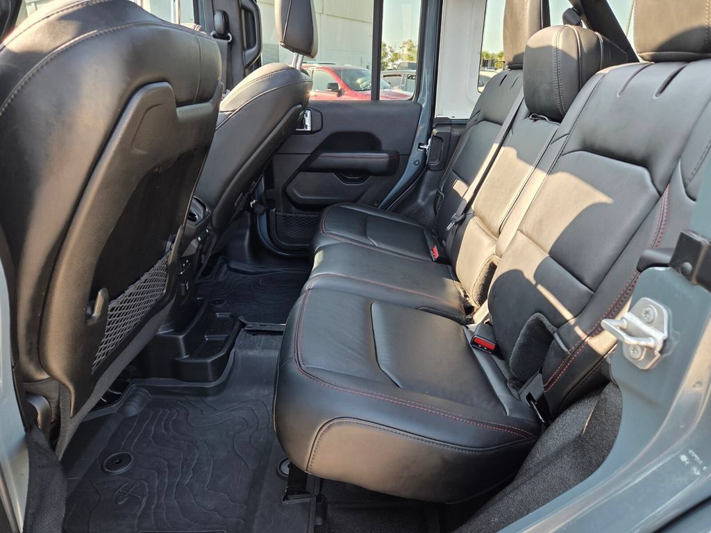 Used 2024 Jeep Wrangler Unlimited Rubicon AWD/4WD image 9