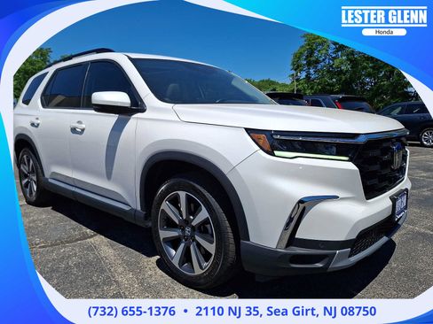 Certified 2025 Honda Pilot Touring image 1