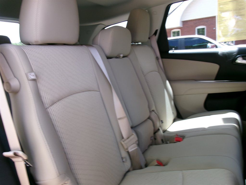 Used 2018 Dodge Journey SXT w/ Safe & Sound Group FWD image 28