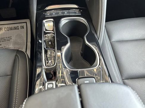 Used 2023 Buick Envision Essence AWD/4WD image 6