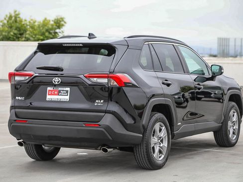 Certified 2025 Toyota RAV4 XLE AWD/4WD image 6