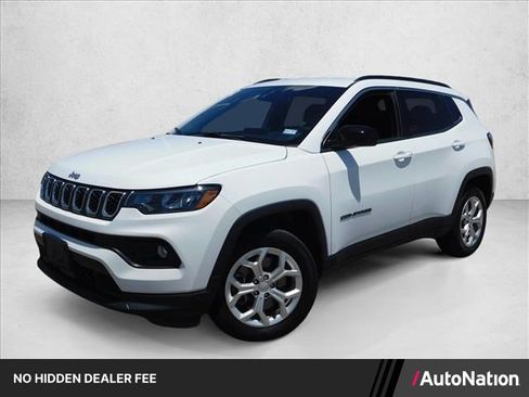 Used 2024 Jeep Compass Latitude AWD/4WD image 1