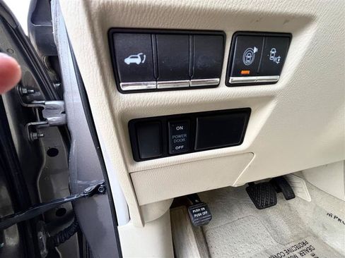 Used 2016 INFINITI QX80 4WD w/ Deluxe Technology Package image 18