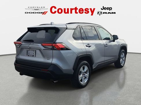 Used 2021 Toyota RAV4 XLE w/ Carpet Mat Package (TMS) AWD/4WD image 8