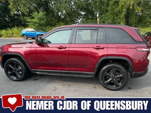 Used 2025 Jeep Grand Cherokee Limited w/ Luxury Tech Group II AWD/4WD image 6