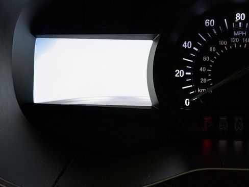 Used 2023 Ford Edge SEL image 9