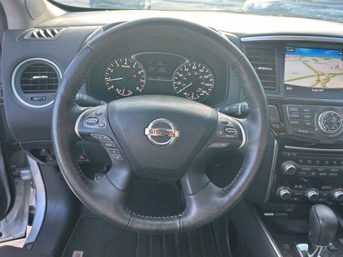 Used 2020 Nissan Pathfinder SL image 20