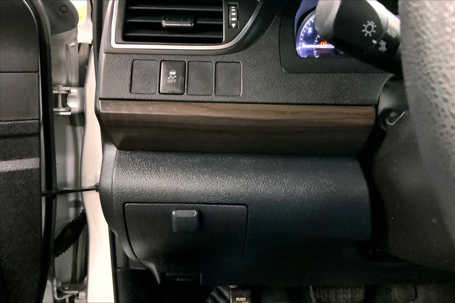 Used 2017 Toyota Camry LE FWD image 34