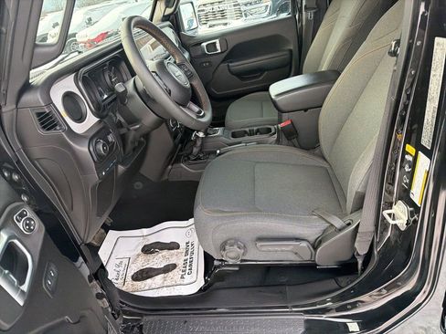 Used 2024 Jeep Wrangler Unlimited w/ Convenience Group image 12