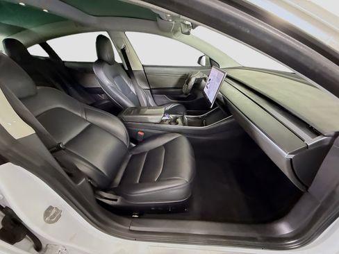Used 2019 Tesla Model 3 Mid Range RWD image 28