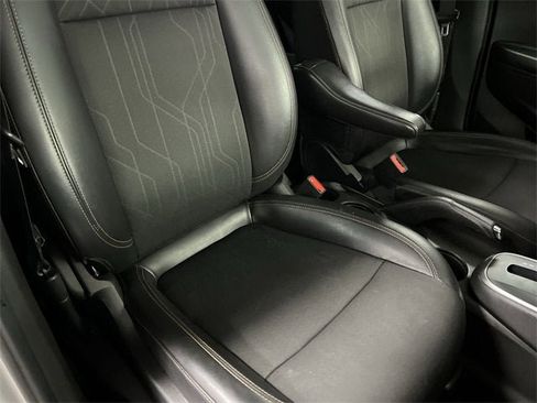 Used 2022 Chevrolet Trax LT w/ LT Convenience Package image 26