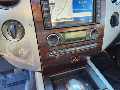 Used 2010 Ford Expedition Limited image 32