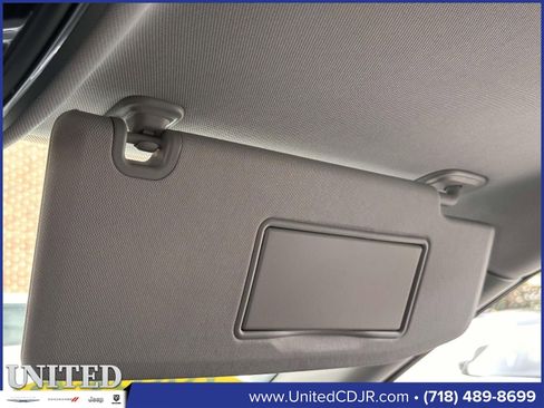 Used 2023 Jeep Grand Cherokee L Laredo image 29