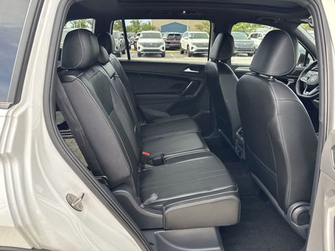Certified 2023 Volkswagen Tiguan SE R-Line FWD image 27