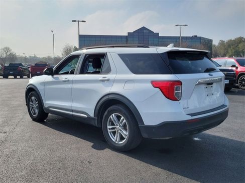Used 2023 Ford Explorer XLT image 4