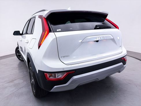 Used 2023 Kia Niro EX FWD image 8