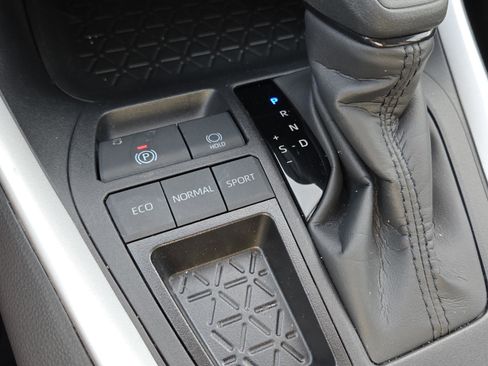 Certified 2025 Toyota RAV4 XLE w/ Convenience Package image 28