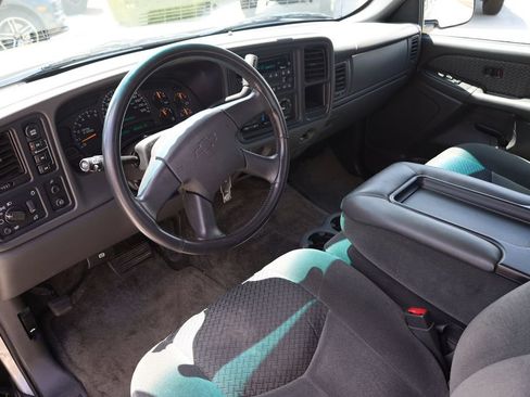 Used 2003 Chevrolet Avalanche 4x4 image 12