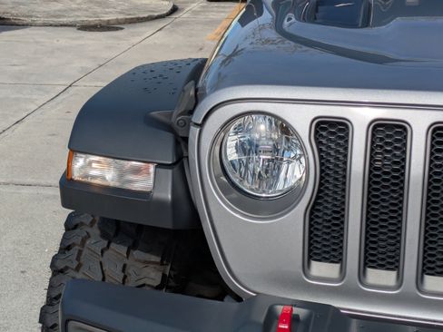 Used 2020 Jeep Wrangler Unlimited Rubicon w/ Dual Top Group AWD/4WD image 9