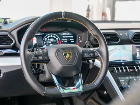 Used 2022 Lamborghini Urus image 54