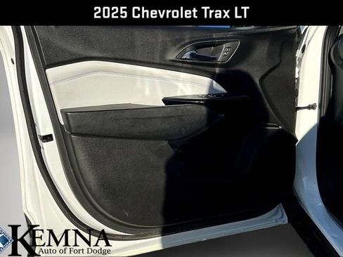 Used 2025 Chevrolet Trax LT w/ Driver Confidence Package FWD image 23