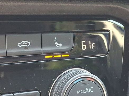 Certified 2024 Volkswagen Taos SE image 22