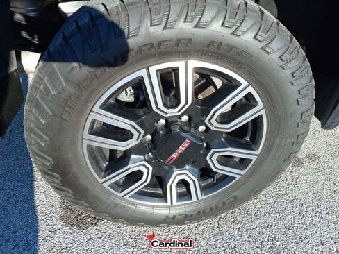 Used 2022 GMC Sierra 2500 AT4 w/ AT4 Premium Plus Package image 4