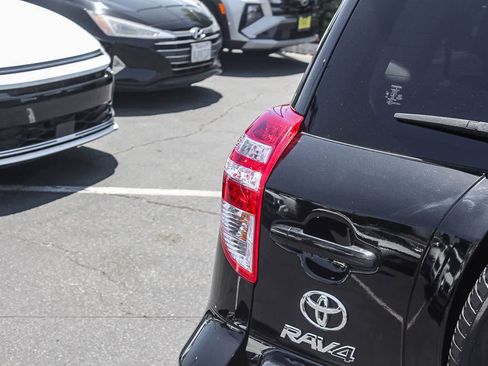 Used 2009 Toyota RAV4 Sport FWD image 8