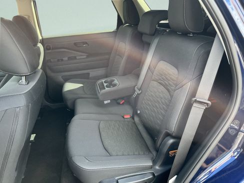 Used 2025 Nissan Pathfinder SV AWD/4WD image 30