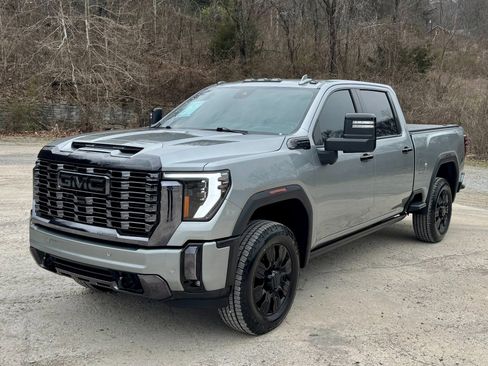 Used 2024 GMC Sierra 3500 Denali Ultimate image 2