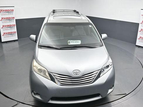 Used 2016 Toyota Sienna XLE Premium FWD image 11