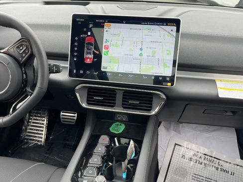 Used 2023 VinFast VF 8 Plus image 76