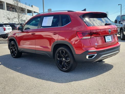 Used 2024 Volkswagen Taos SE image 4