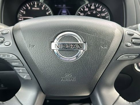 Used 2019 Nissan Pathfinder SL image 12