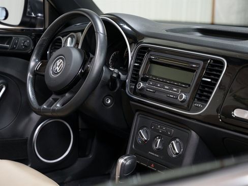 Used 2013 Volkswagen Beetle 2.5 image 25
