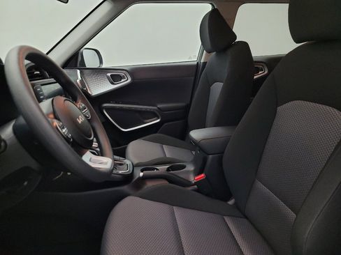 Used 2025 Kia Soul LX FWD image 17