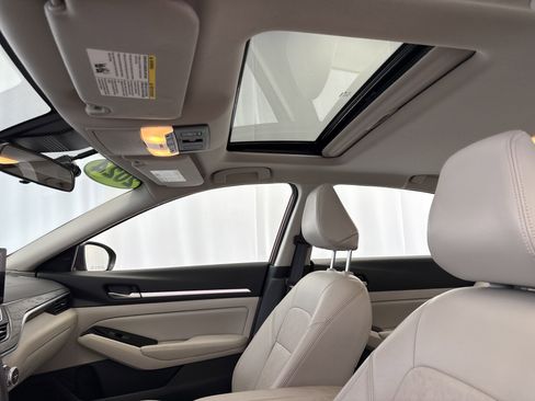 Used 2024 Nissan Altima 2.5 SL image 12