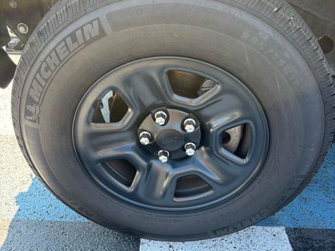 Used 2022 Jeep Wrangler Sport AWD/4WD image 27