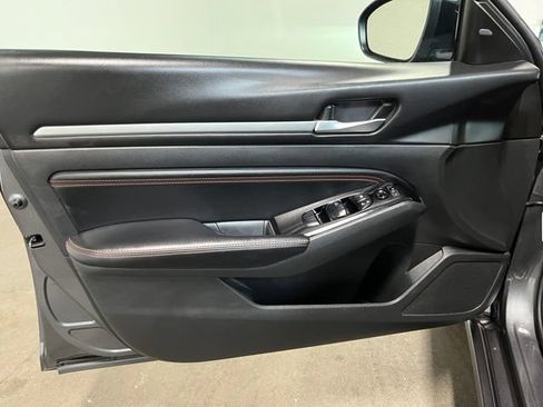 Used 2023 Nissan Altima 2.5 SR FWD image 20