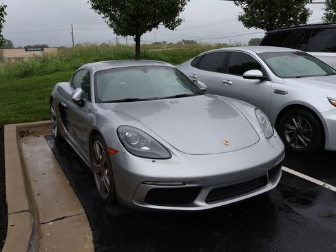 Used 2018 Porsche 718 Cayman S RWD image 5